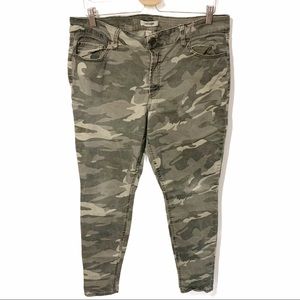 FIRM PRICE Refuge Plus Size Green Camouflage Skinny Jeans Size 16